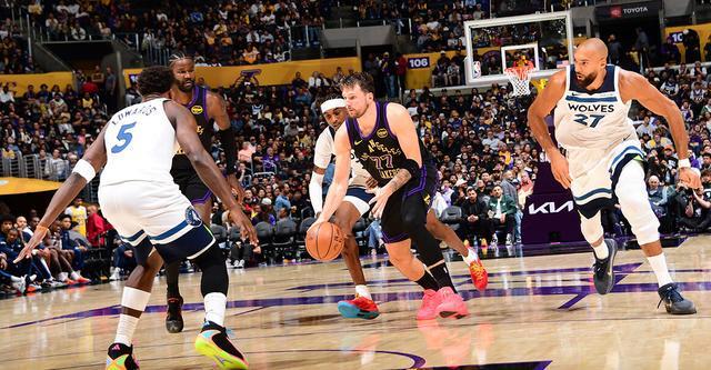 世界杯直播平台-东契奇31+11+11里夫斯31分 湖人主场轻取森林狼